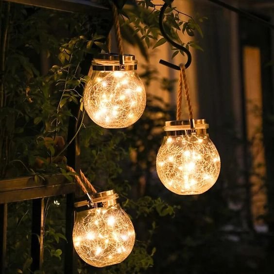 Solar Glass Globe Lantern Waterproof Dusk-to-Dawn Outdoor Lighting