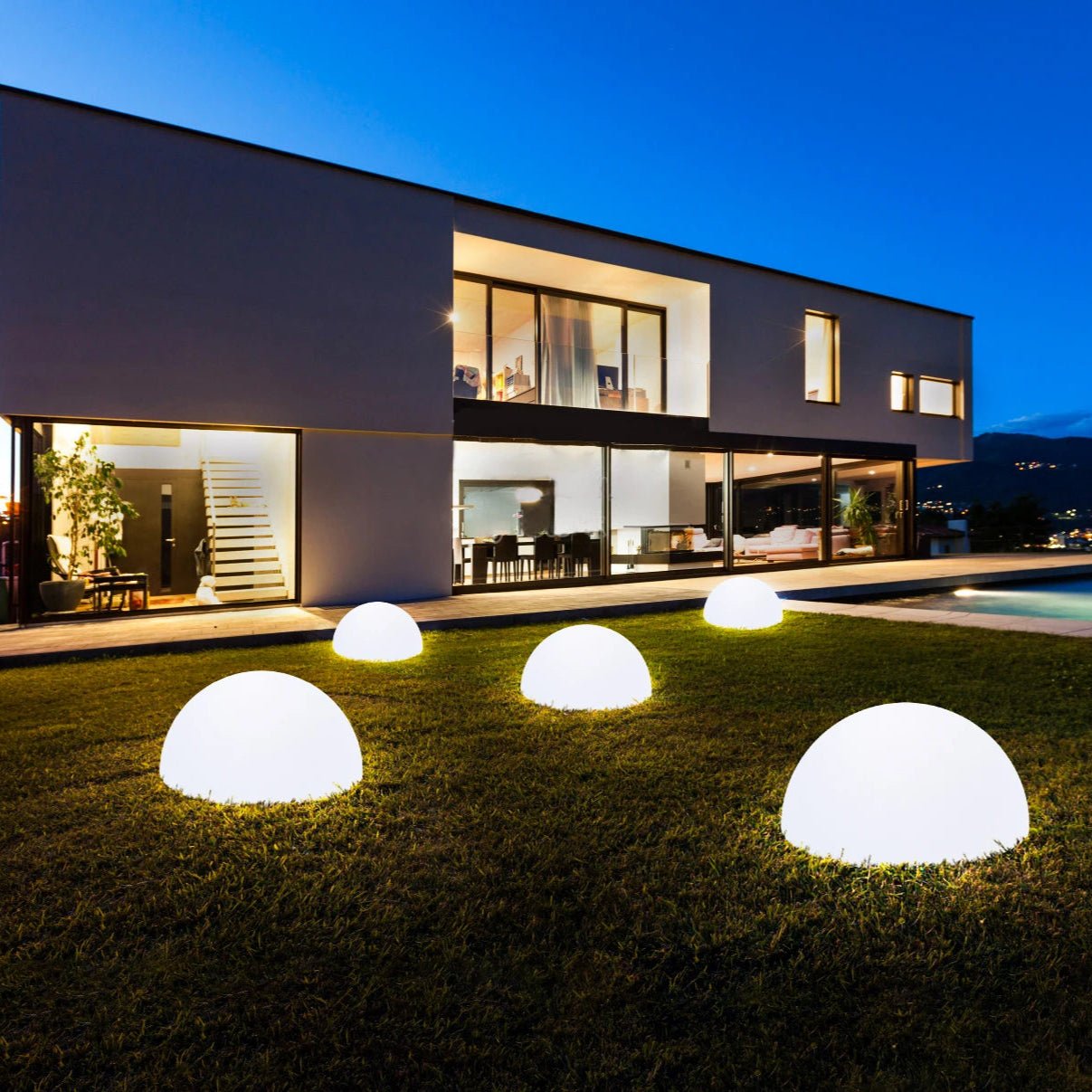 Solar Dome Light 16-Color Dimmable IP65 Dusk-to-Dawn Outdoor Patio Garden