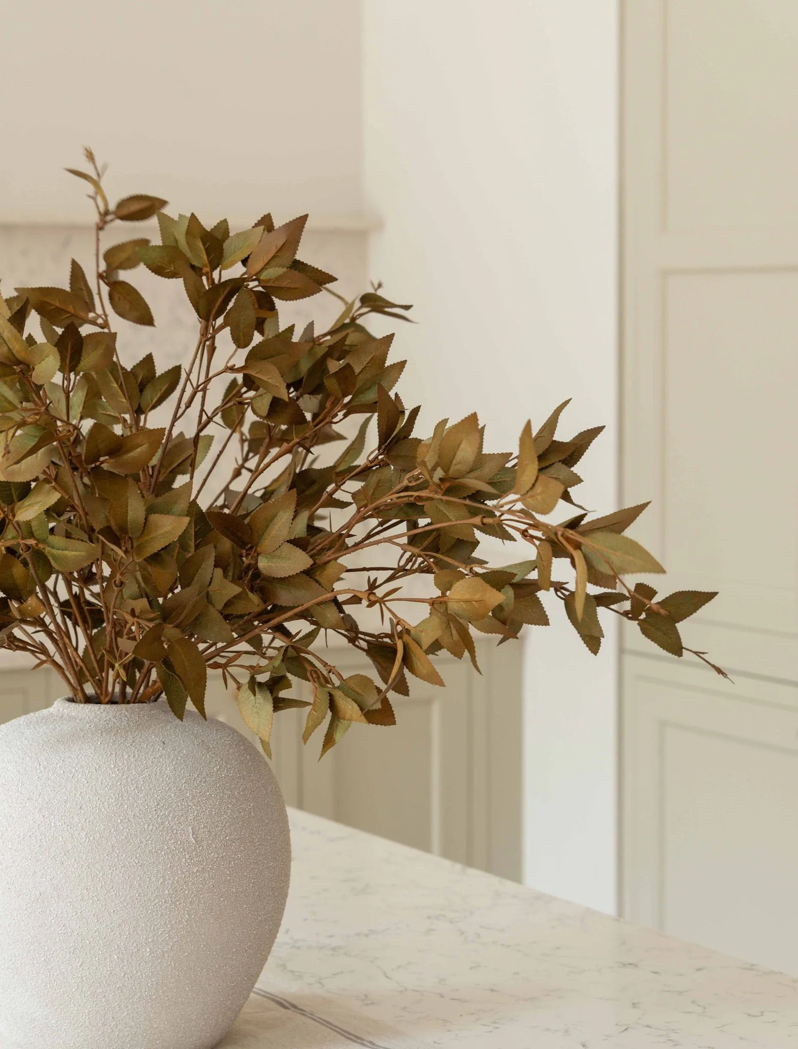 Lifelike Green Faux Leaf Spray Stems, 9 Artificial Silk Floral for Living Room, Minimalist Decor, No Watering Needed Vase Not Included