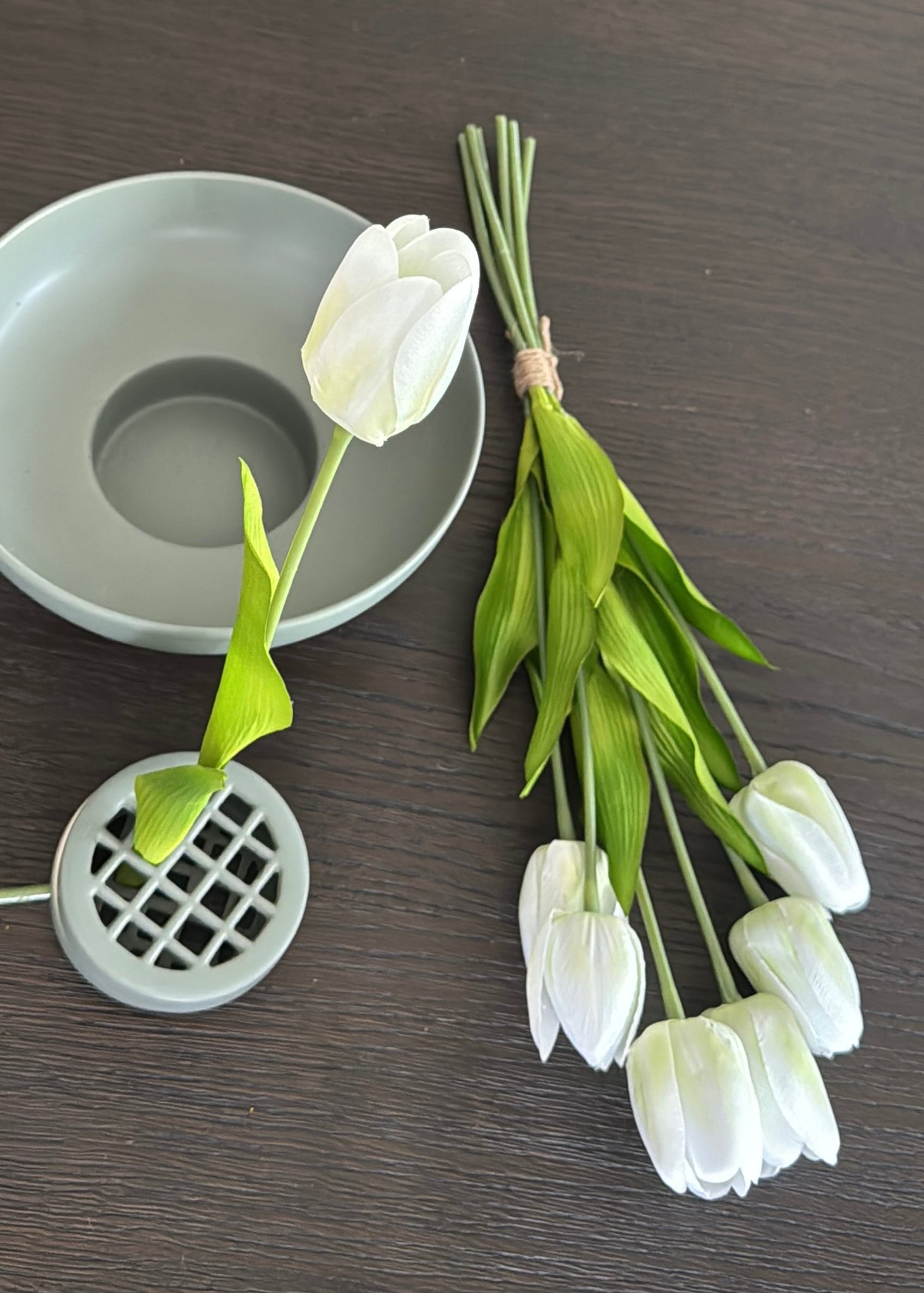 Lifelike White and Green Tulip Faux Flower Arrangement, 22 Inch Silk Floral for Living Room, Modern Spring Decor, No Watering Needed Vase Not Included
