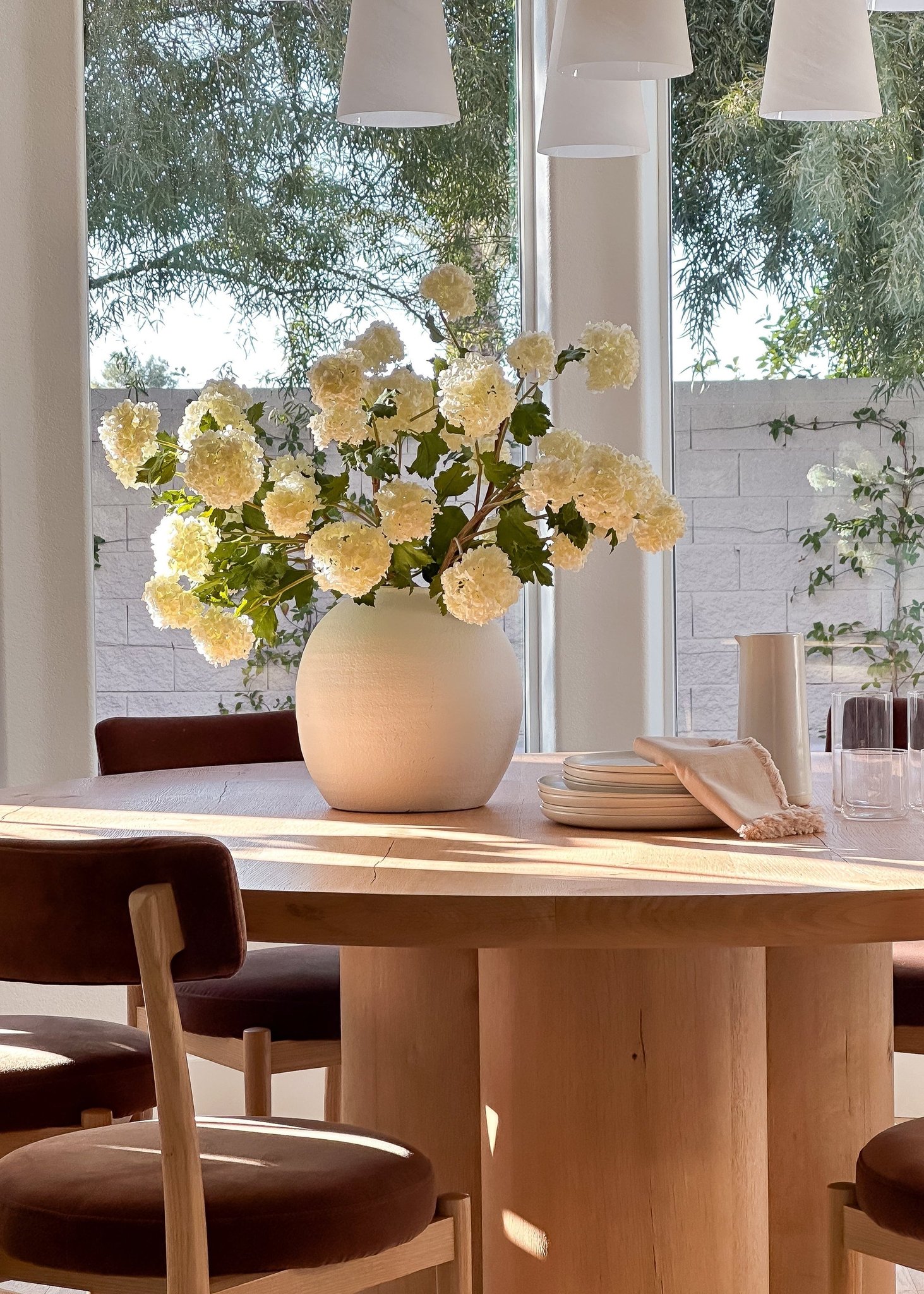 Lifelike White Hydrangea Faux Flower Arrangement, 43.5 Inch Silk Floral Centerpiece for Living Room, Modern Farmhouse Decor, No Watering Needed with