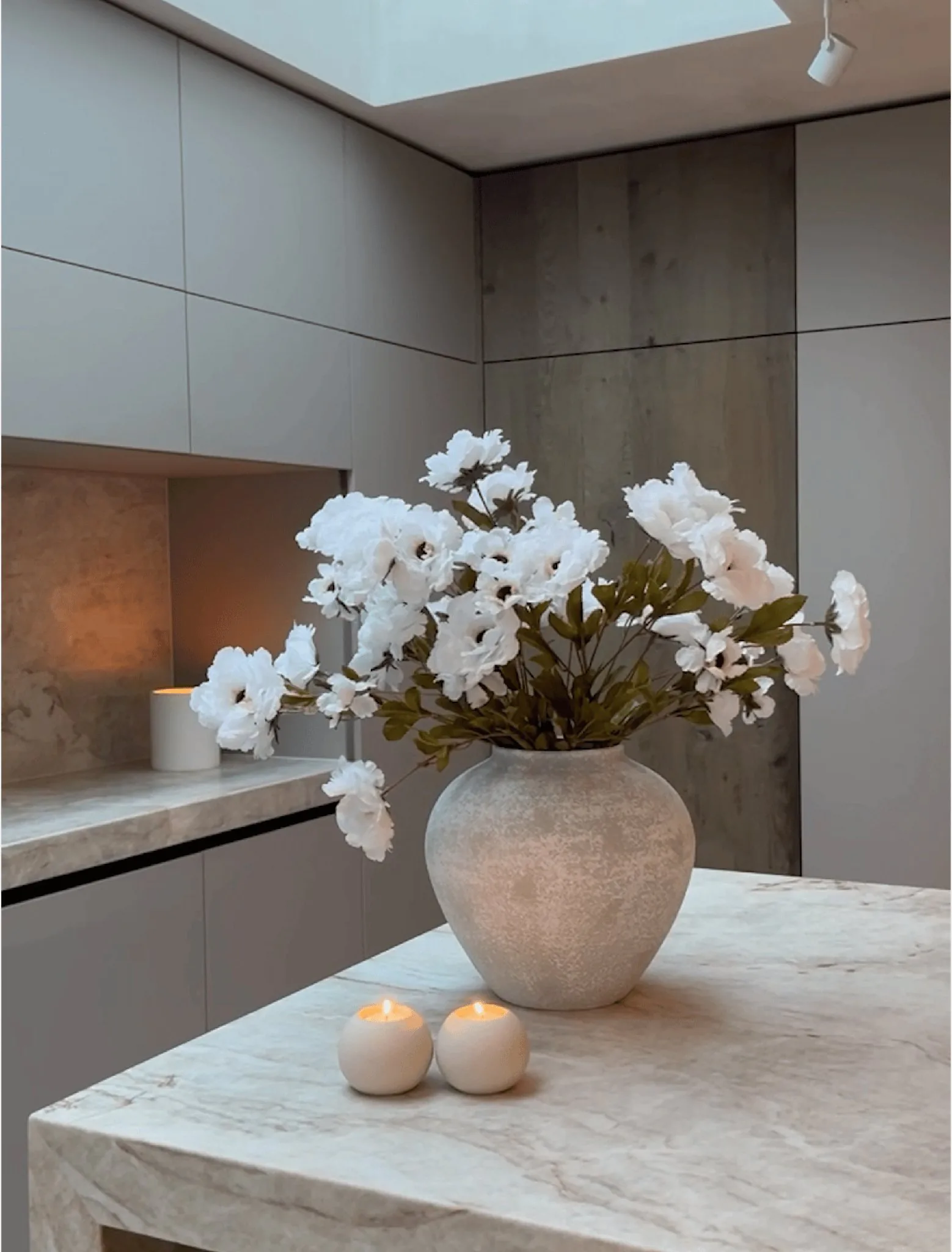 Lifelike White Peony Faux Flower Arrangement, 8 Stems Artificial Flowers for Living Room Elegant Decor, No Watering Needed Vase Not Included